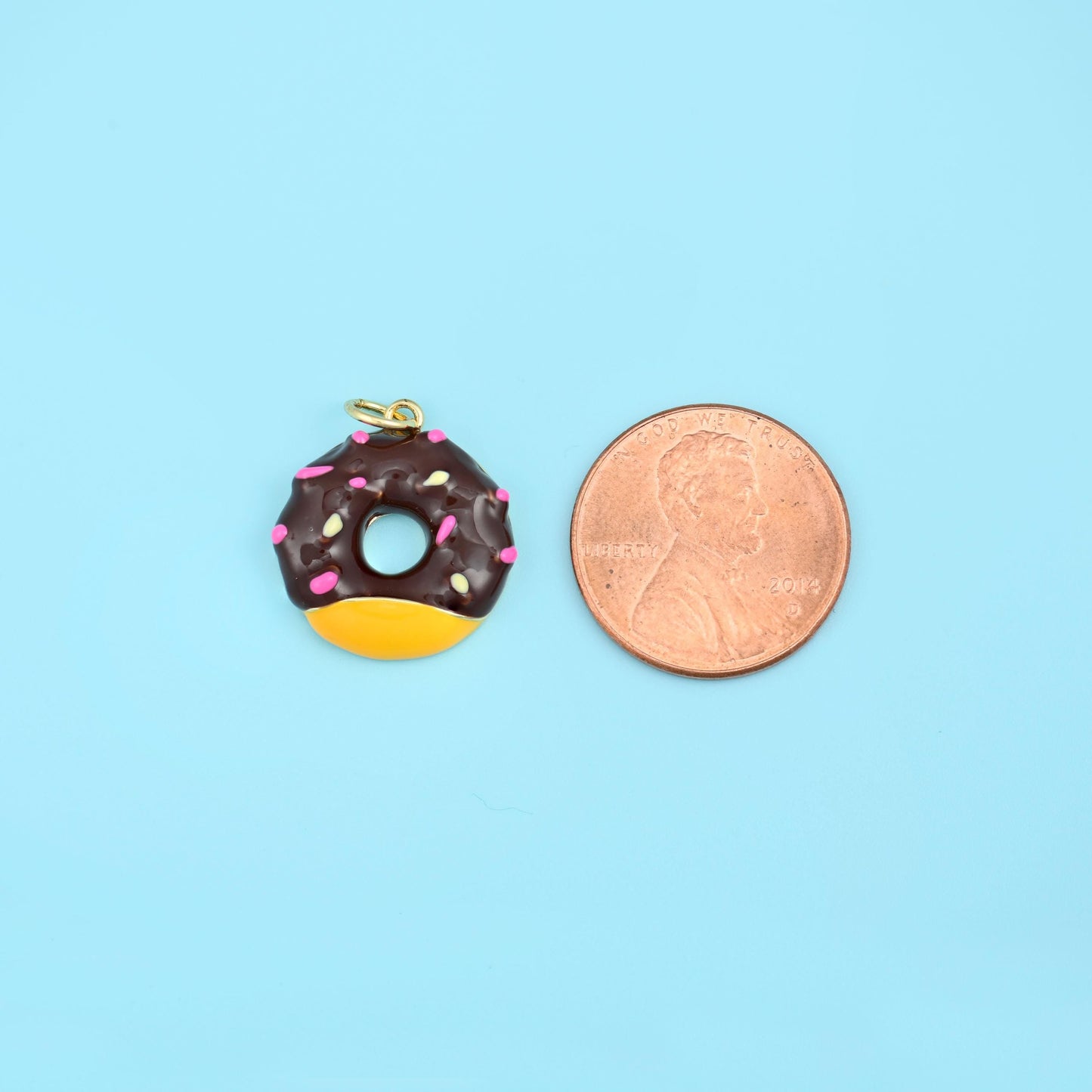 Sprinkle Donut Charm 17.97x16.25mm, sold per piece