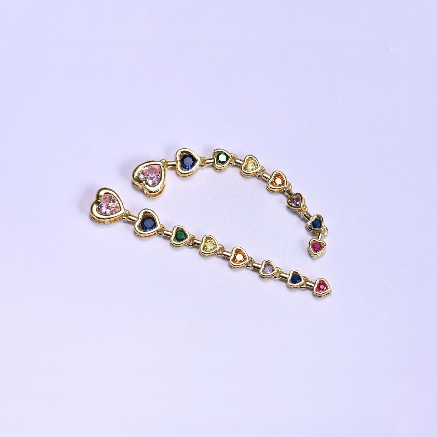 Bezel chain with a graduated row of heart-shaped zircon stones