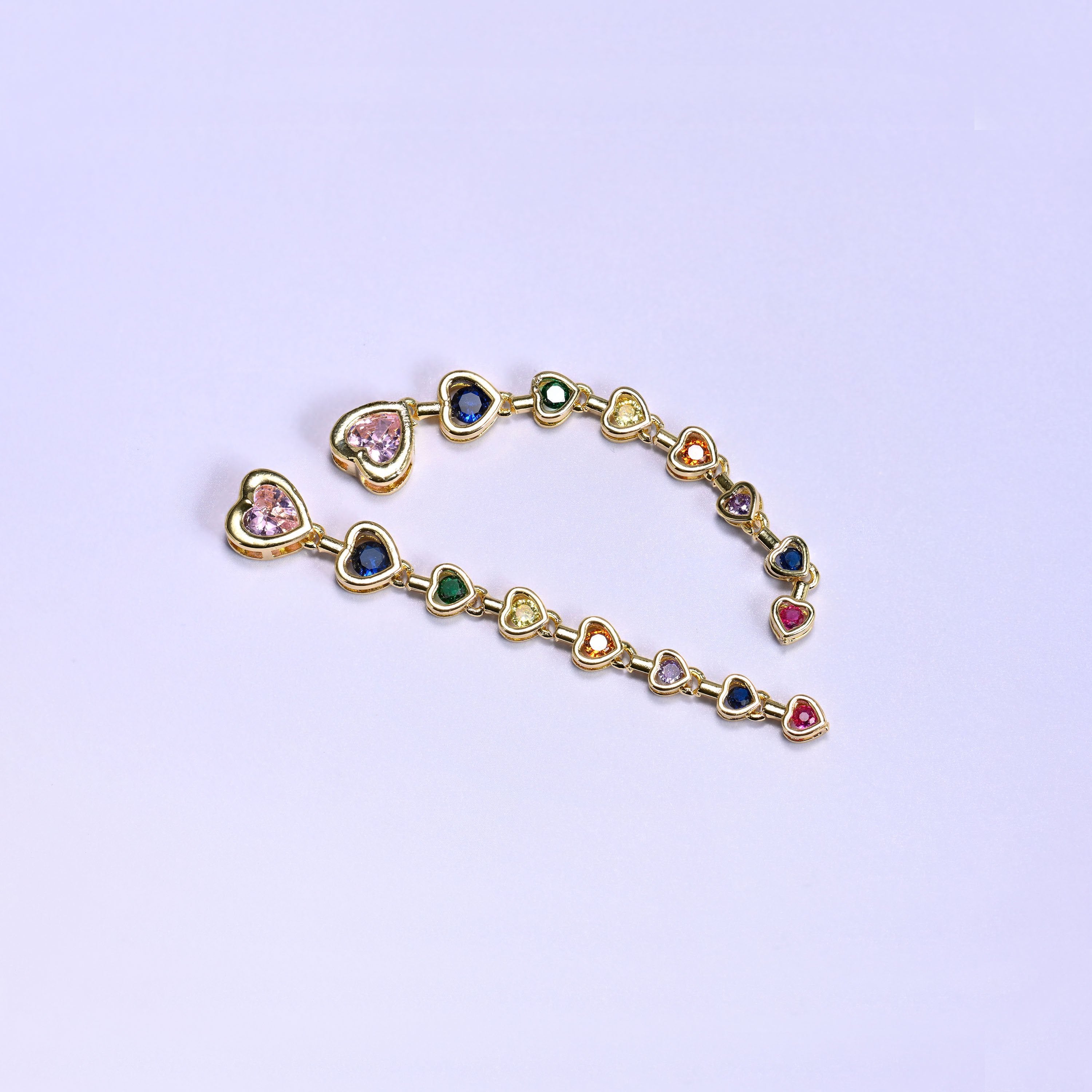 Bezel chain with a graduated row of heart-shaped zircon stones