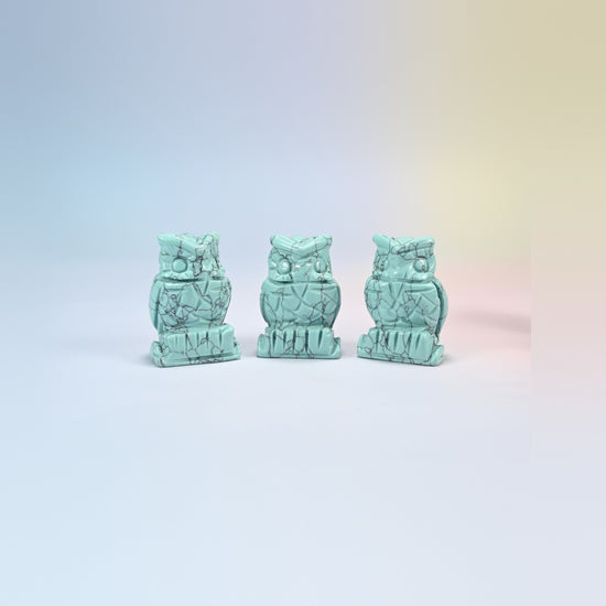 Owl crystal carving in dyed green howlite, turquoise green with dark veining