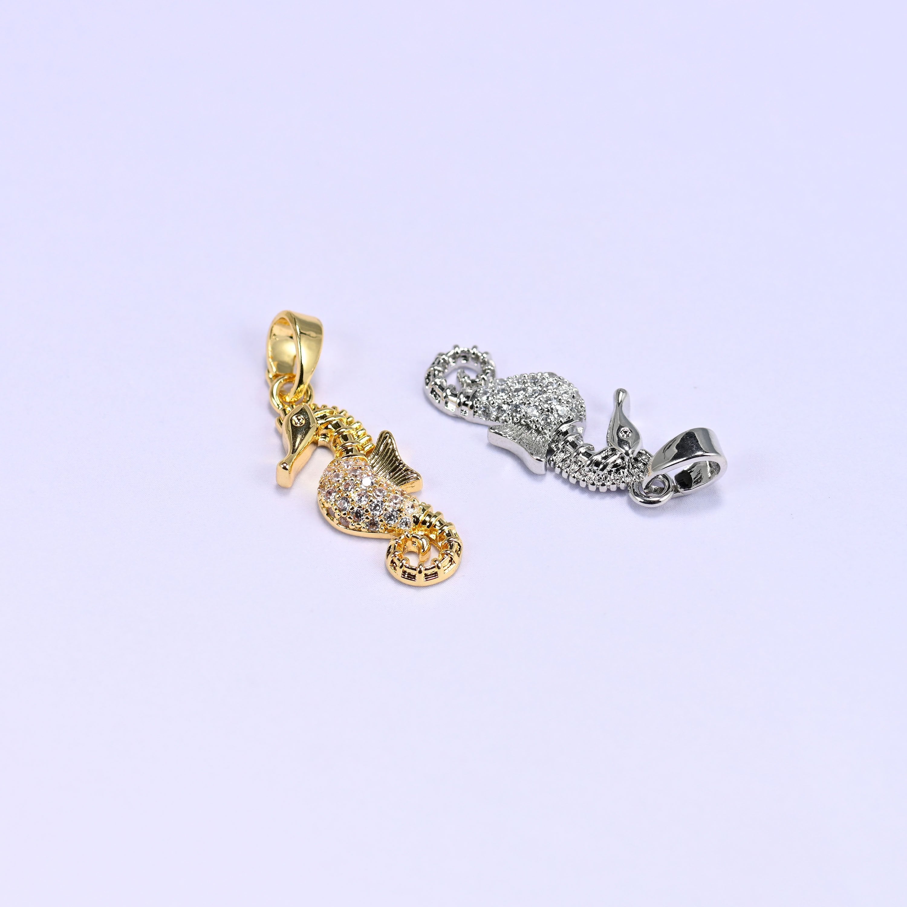 Seahorse charm fully paved in clear zircon