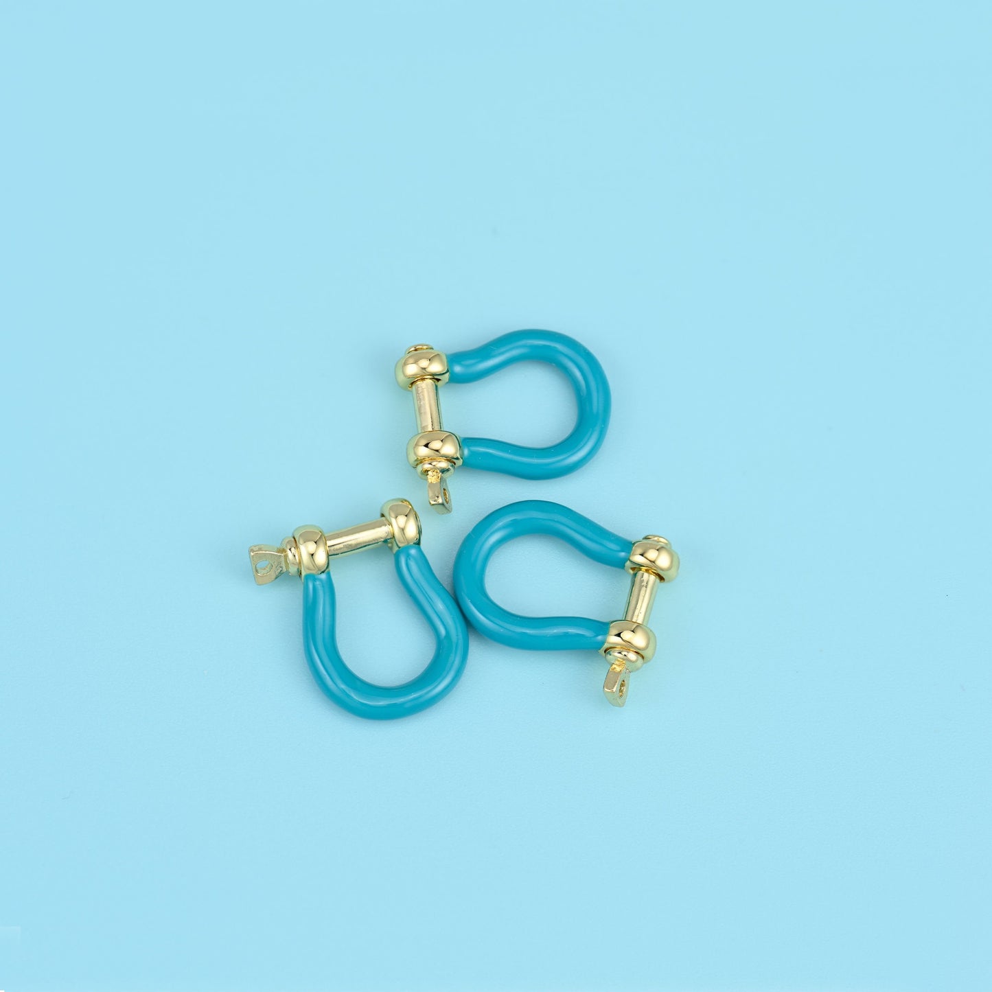 Horseshoe lock connector, brass and 18k gold filled, 18.37 x 16.49mm
