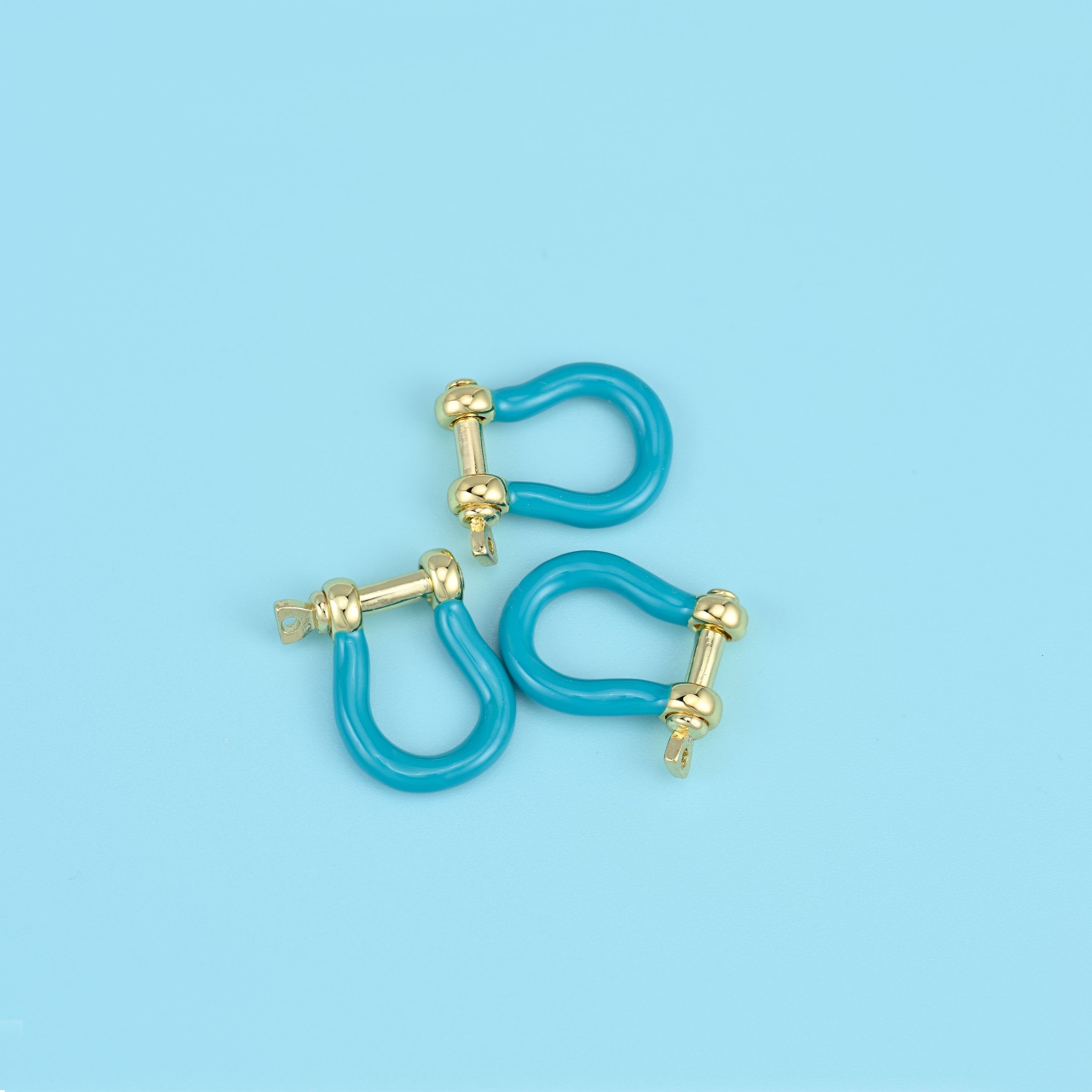 Horseshoe lock connector, brass and 18k gold filled, 18.37 x 16.49mm