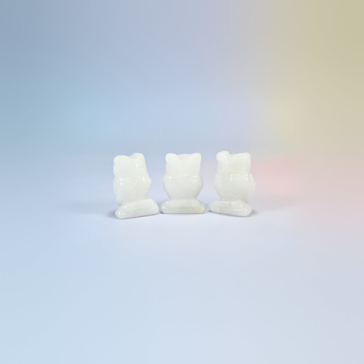 Owl crystal carving in white jade, milky white natural stone