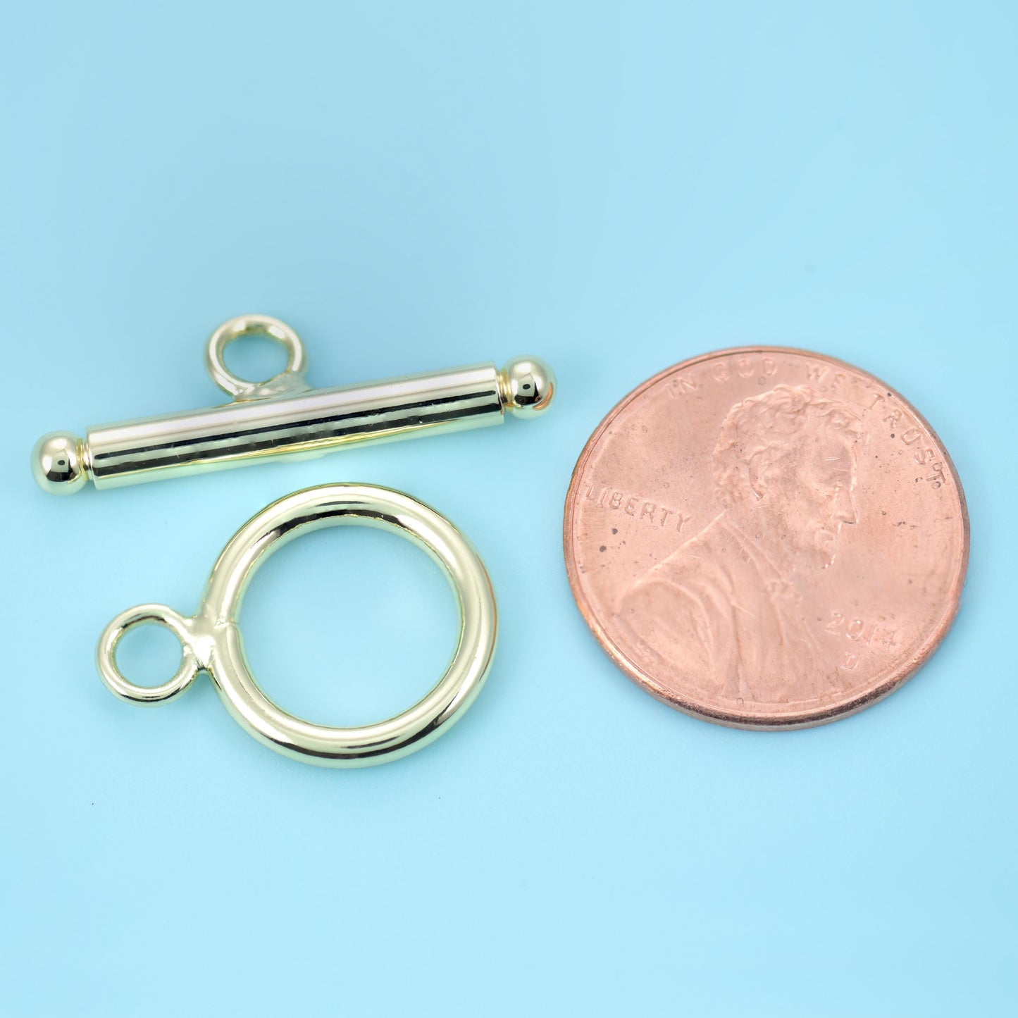 Round toggle clasp in polished 14K gold filled finish