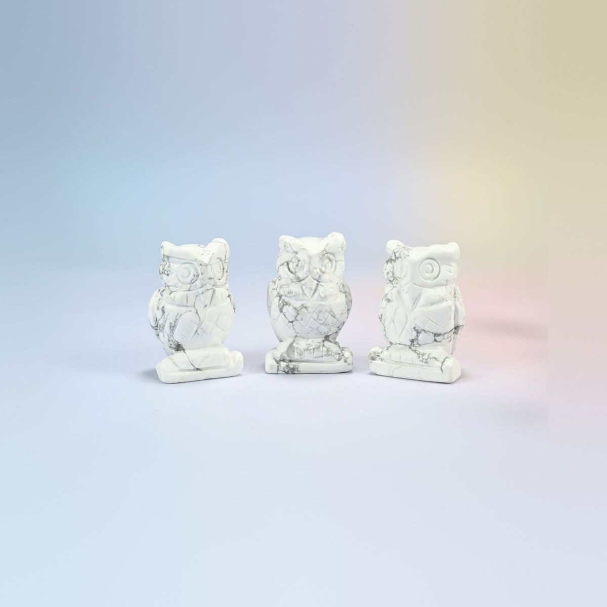 Owl crystal carving in white howlite, white natural stone with gray veining