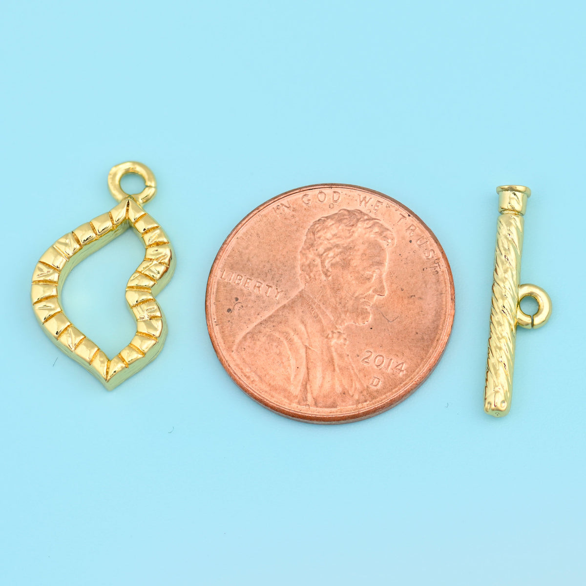 18K gold plated lips toggle clasp in a warm matte gold finish.