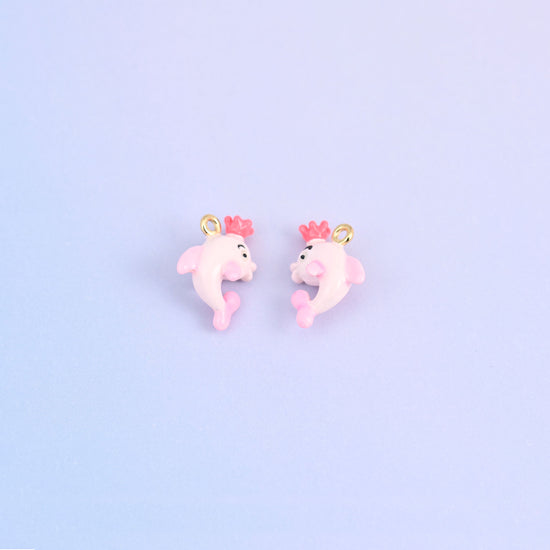 Two pink dolphin charms with crowns, front and back, 17.30 x 13.10mm with a small ring.