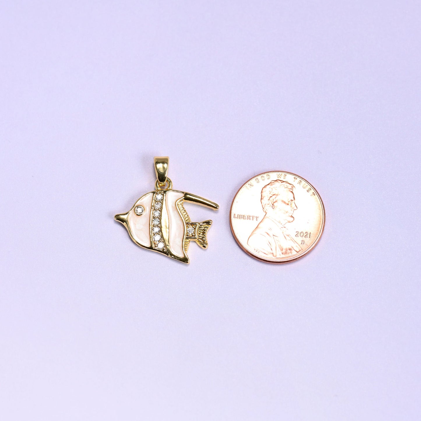18K gold plated brass tropical fish charm pendant, approx 15.09mm x 19.49mm