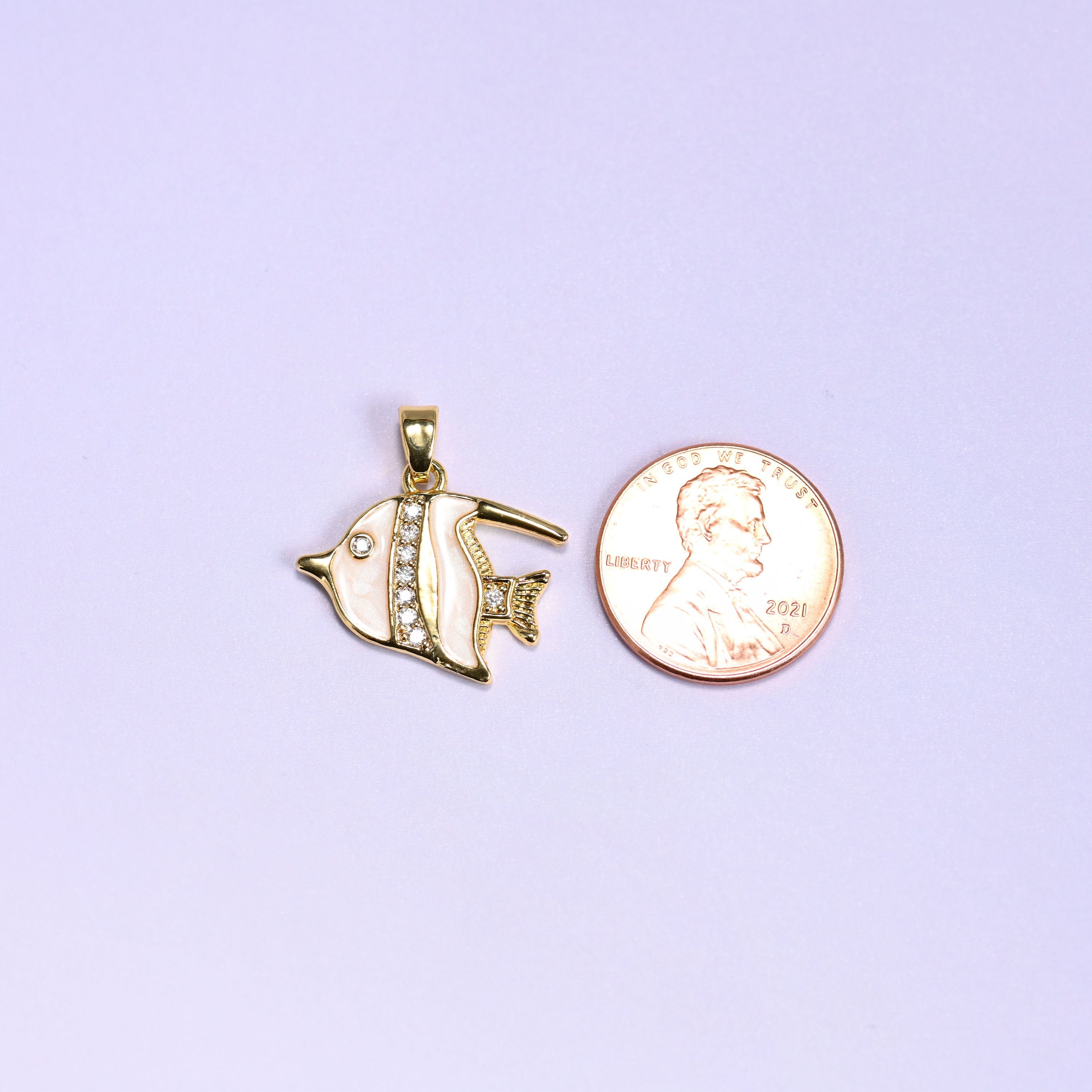 18K gold plated brass tropical fish charm pendant, approx 15.09mm x 19.49mm