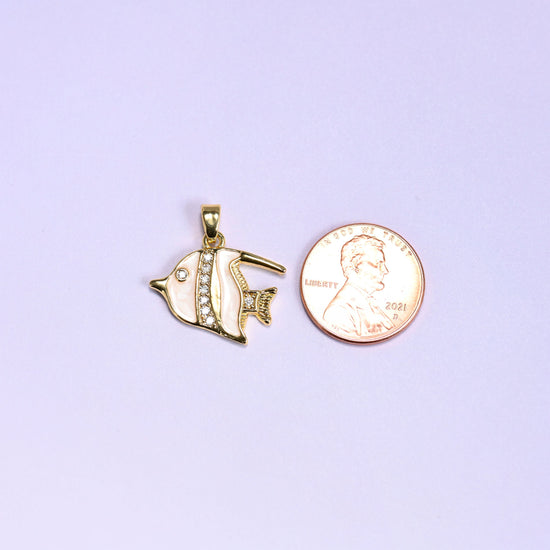 18K gold plated brass tropical fish charm pendant, approx 15.09mm x 19.49mm