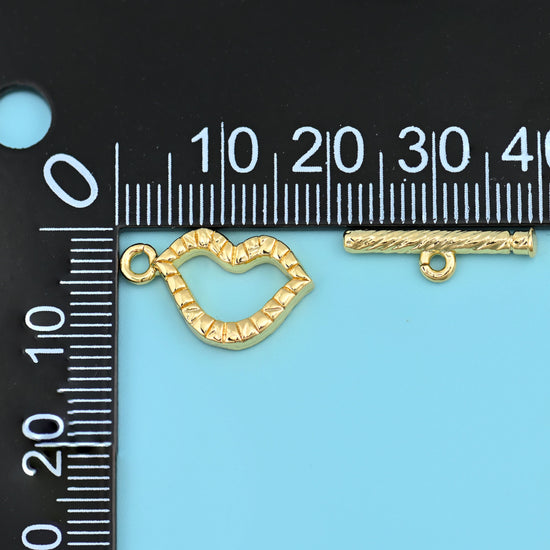 18K gold plated lips toggle clasp for beaded and chain necklaces, wrap bracelets and anklets.