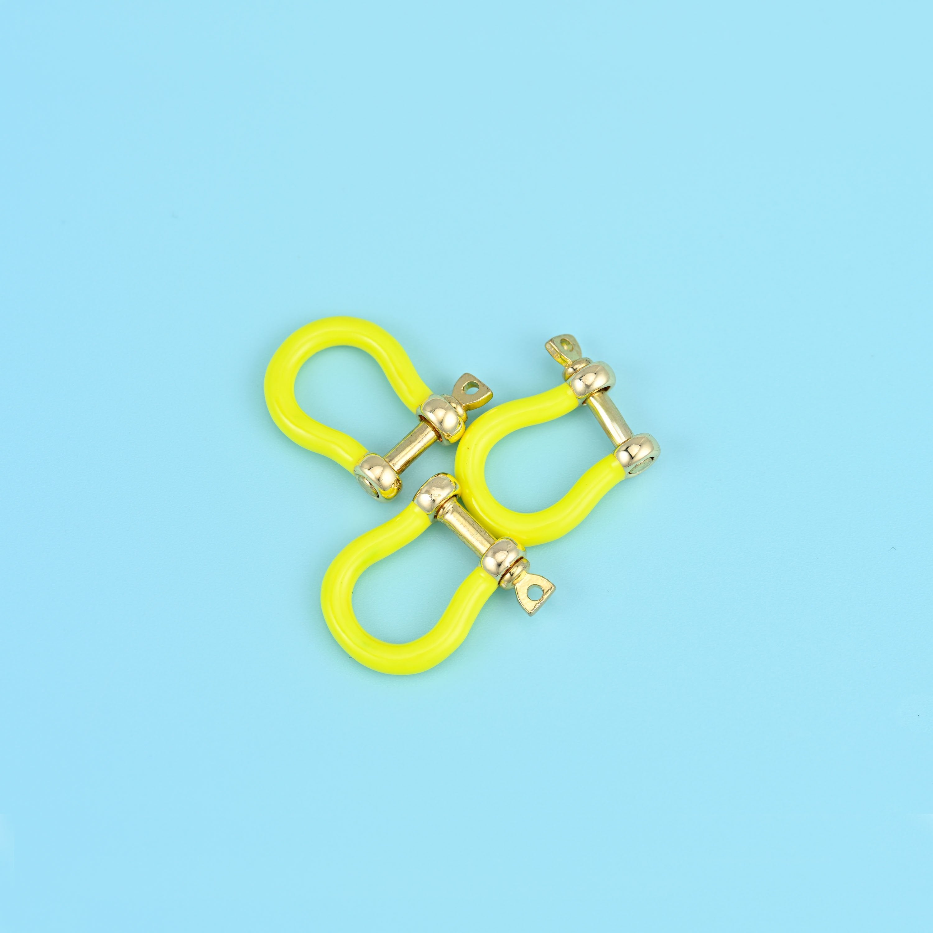 Horse Shoe Shackle Clasp in brass and 18k gold-filled finish, a fun trendy finishing touch for DIY jewelry making