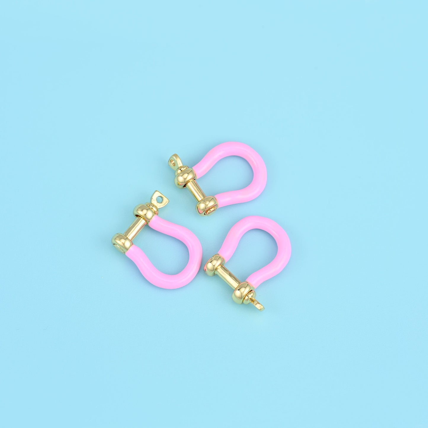 Enamel Horse Shoe Screw Clasp used as a functional eye-catching clasp