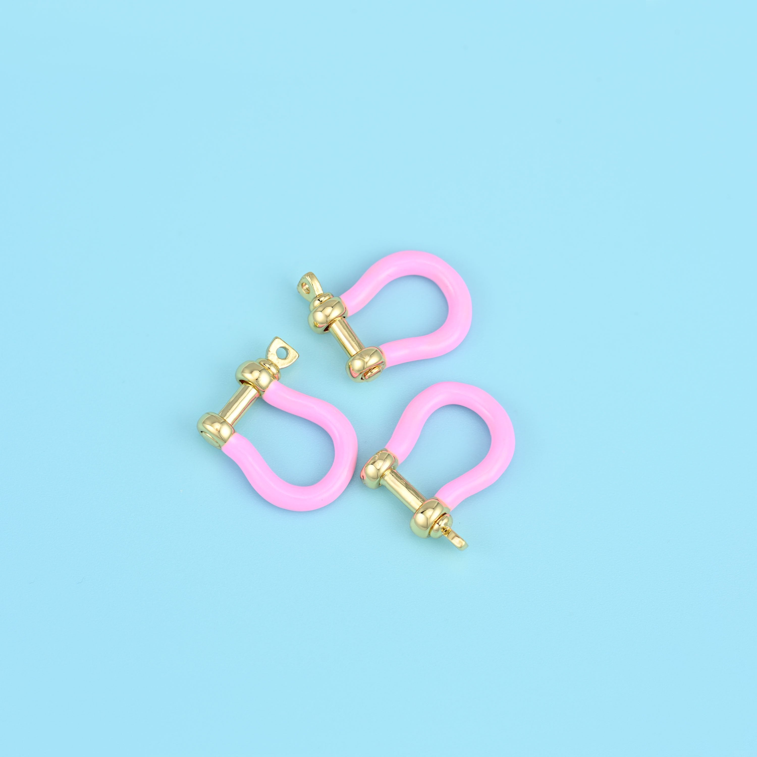 Enamel Horse Shoe Screw Clasp used as a functional eye-catching clasp