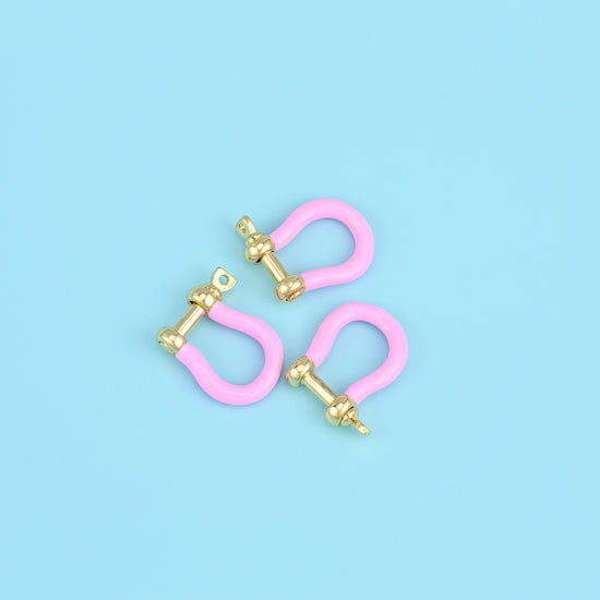 Enamel Horse Shoe Screw Clasp used as a functional eye-catching clasp