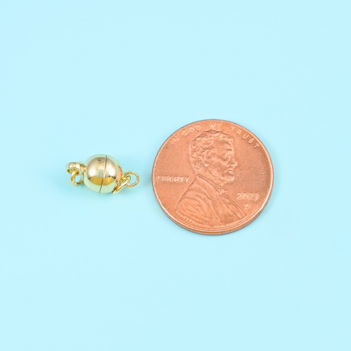 Round magnetic clasp with 18K gold filled finish