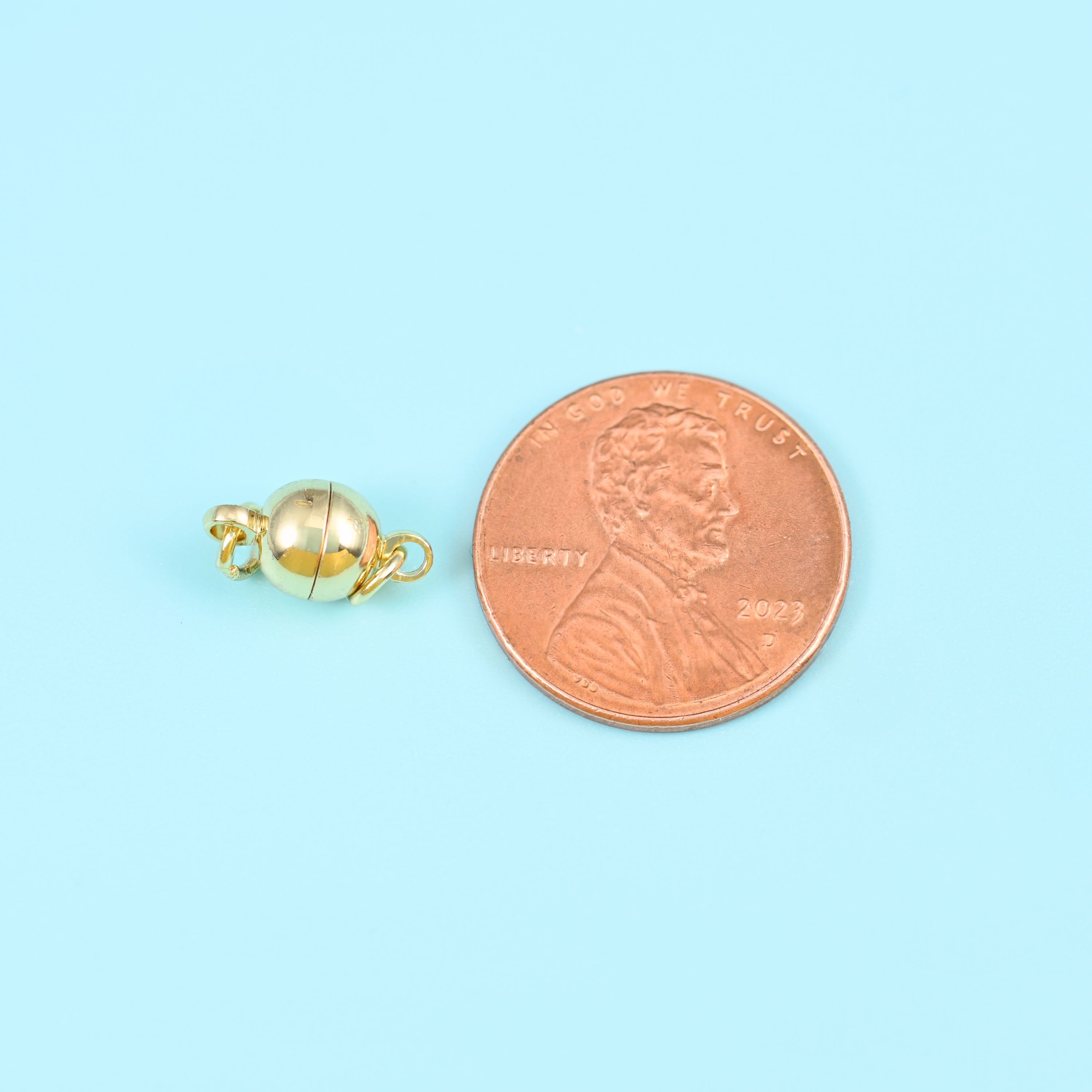 Round magnetic clasp with 18K gold filled finish