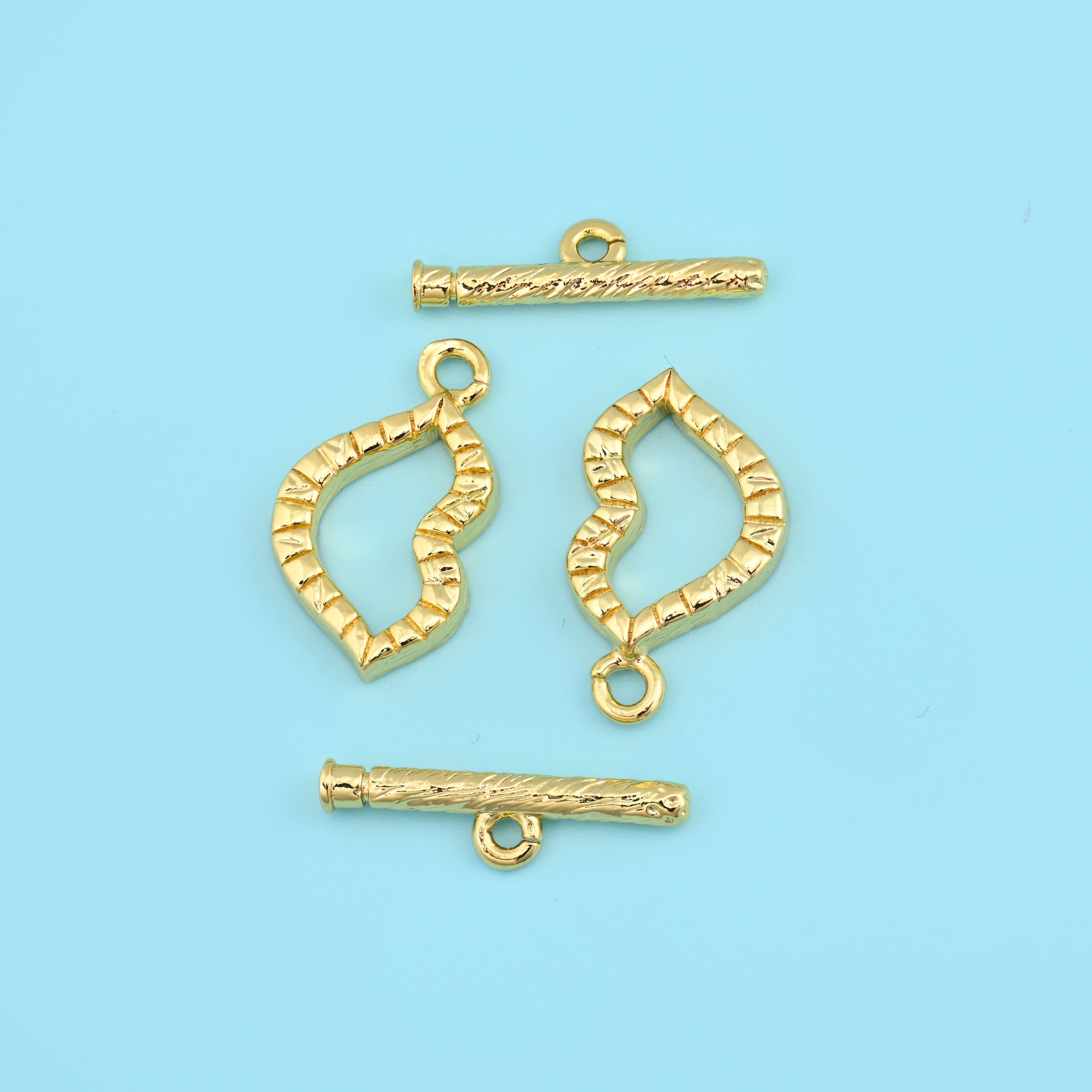 18K Gold Filled Lips Toggle Clasp 18.5x10.8mm in warm matte gold
