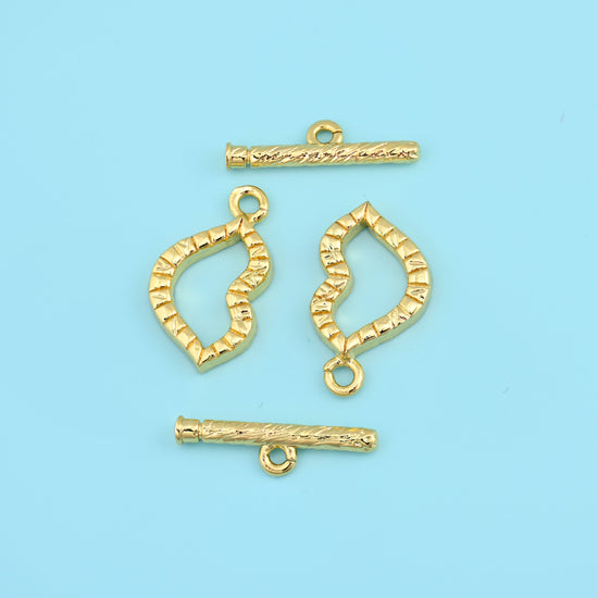 18K Gold Filled Lips Toggle Clasp 18.5x10.8mm in warm matte gold