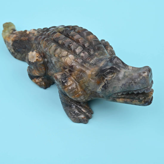 Hand-carved Indian Agate alligator with ridged scale plates