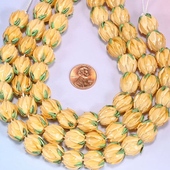 Creamy yellow tulip flower bud lampwork glass beads, approximately 20 beads per strand