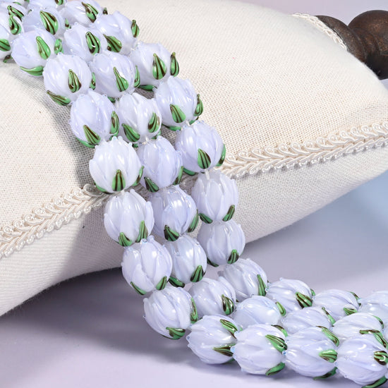 Light purple tulip bud-shaped lampwork glass beads