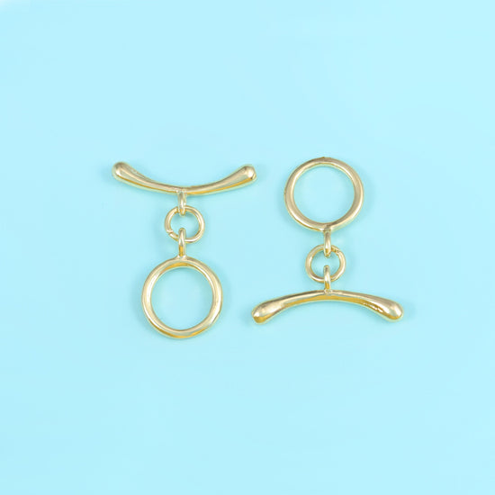 18K gold filled curve bar toggle clasp with a gently curved, tapered bar