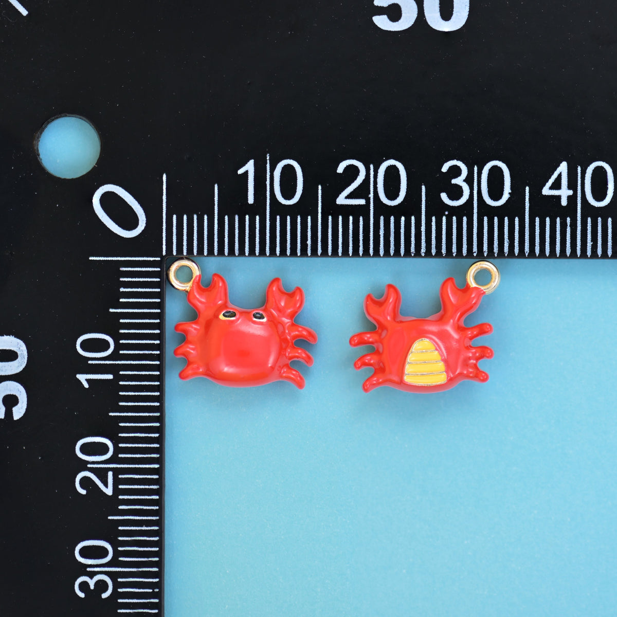 Enamel crab charms measured at 13.98mm wide and 11.14mm tall, front and reverse of the red crab charm