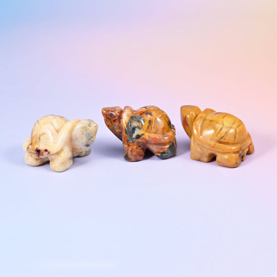 Gemstone turtle figurine, domed shell, tucked head and four stubby feet