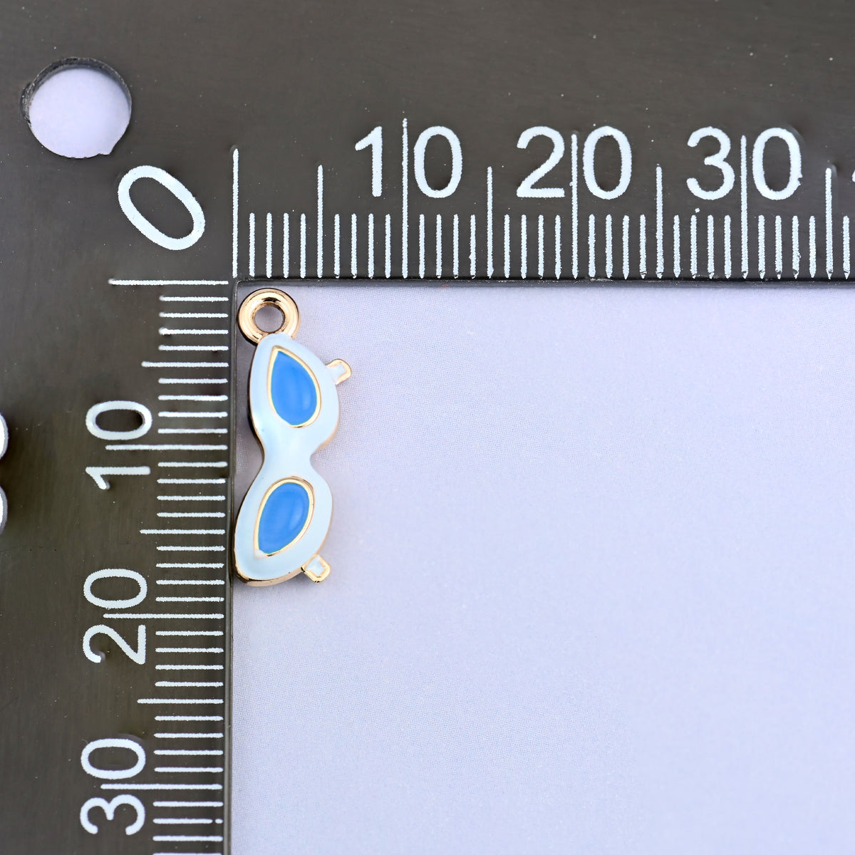 White and blue sunglasses charm measured at 18.02 x 6.84mm including the small ring.