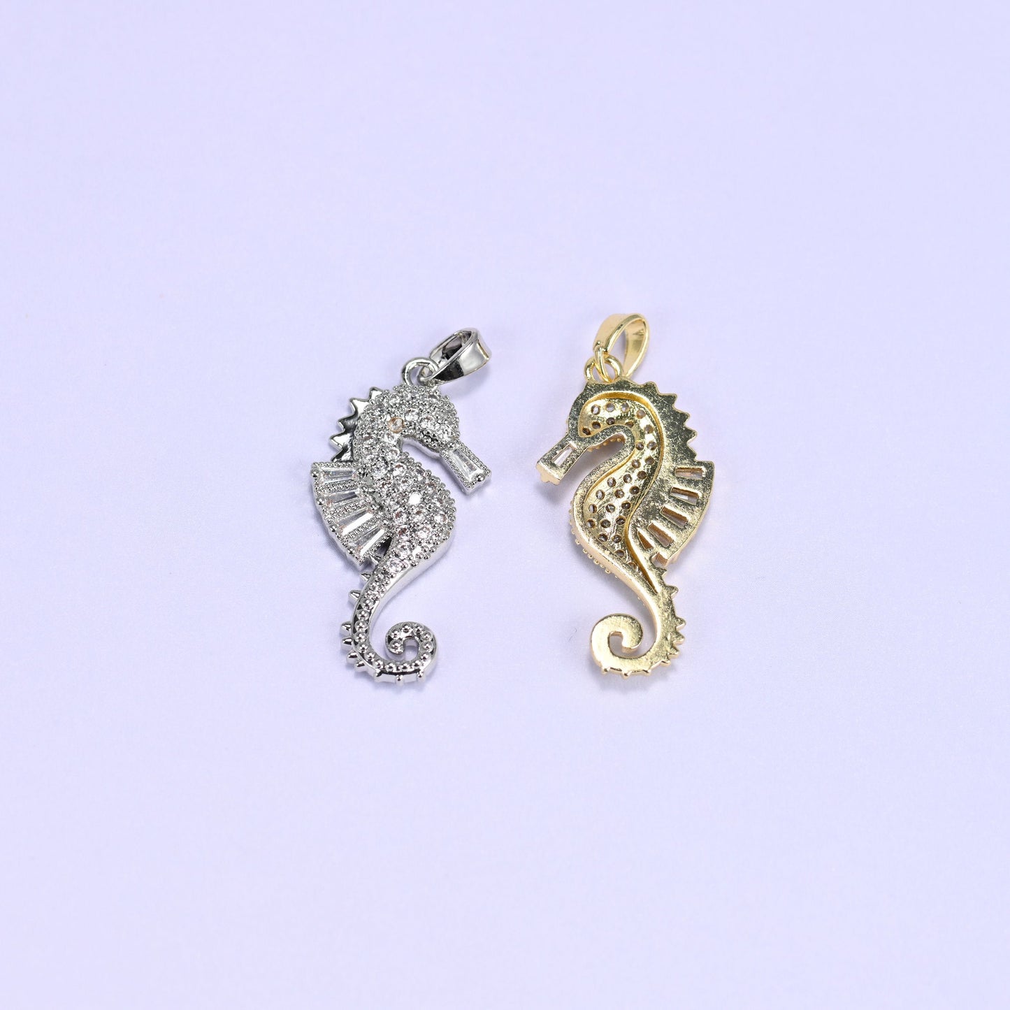 18K gold plated brass seahorse charm pendant, approx 27.91mm x 14.46mm
