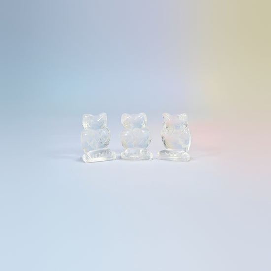 Owl crystal carving in clear quartz, clear natural stone