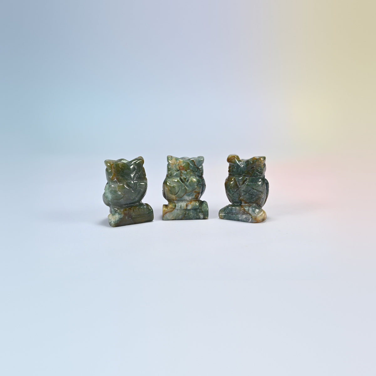 Owl crystal carving in moss agate, green natural stone with moss patterns